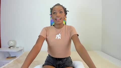 karina_lopez7 online show from 02-06-25, 08:23