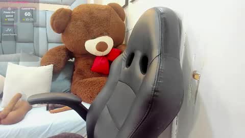 Karina online show from 10-28-25, 12:19