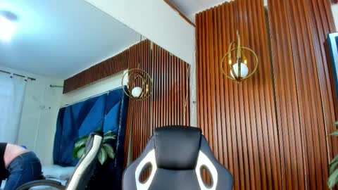 karinasanchezz online show from 10-15-25, 11:54