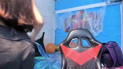 karinatompson online show from 10-24-25, 09:33