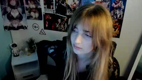 Snapshot of karla_flower chatting on 10-14-25, 06:36 Karla online show from 10-14-25, 06:36