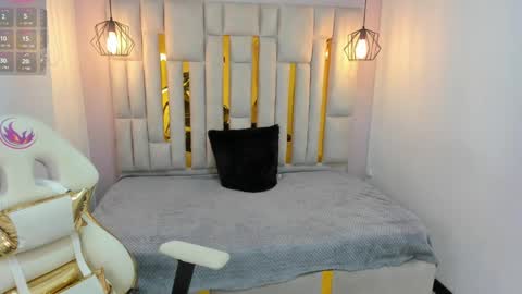 Karla  online show from 12-23-24, 11:04