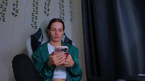 Snapshot of karla_lim chatting on 10-18-25, 10:32 karla_lim online show from 10-18-25, 10:32