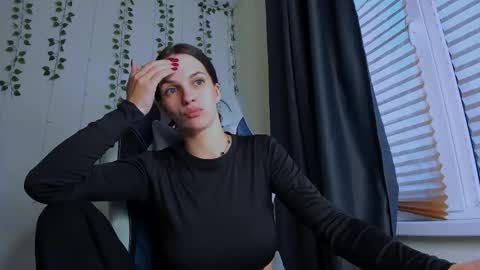 Snapshot of karla_lim chatting on 10-21-25, 01:56 karla_lim online show from 10-21-25, 01:56