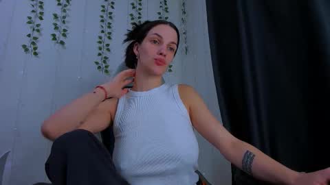 Snapshot of karla_lim chatting on 11-29-25, 09:29 karla_lim online show from 11-29-25, 09:29