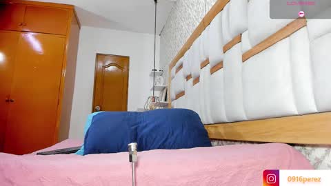 karolina  online show from 11-08-25, 07:12