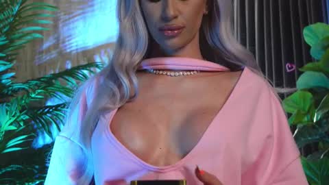 Snapshot of karlabart chatting on 10-13-25, 07:58 KarlaBart online show from 10-13-25, 07:58