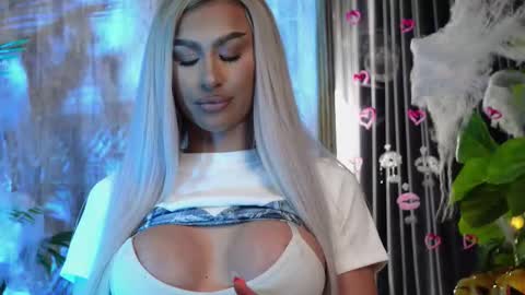 Snapshot of karlabart chatting on 10-27-25, 08:13 KarlaBart online show from 10-27-25, 08:13