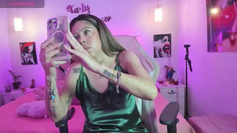 Snapshot of karly_moonn chatting on 11-19-25, 03:34 Karly Moonns online show from 11-19-25, 03:34