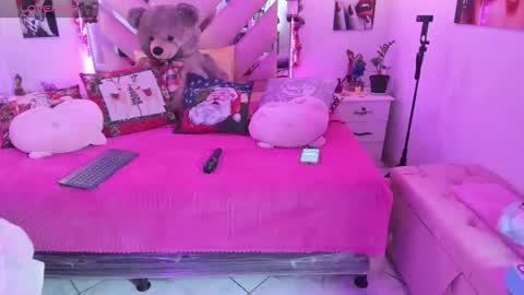 Snapshot of karly_moonn chatting on 12-02-25, 09:21 Karly Moonns online show from 12-02-25, 09:21