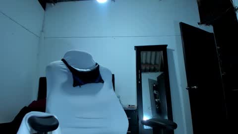 Snapshot of karly_shiine_ chatting on 10-26-25, 03:23 karly. online show from 10-26-25, 03:23