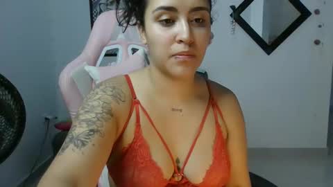Snapshot of karol_naughty chatting on 12-17-24, 11:06 online show from 12-17-24, 11:06