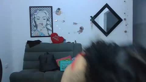 Snapshot of karol_naughty chatting on 01-10-25, 10:28 online show from 01-10-25, 10:28