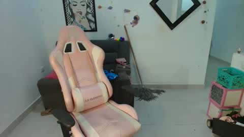 Snapshot of karol_naughty chatting on 02-13-25, 03:18 online show from 02-13-25, 03:18
