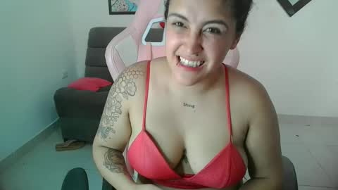 Snapshot of karol_naughty chatting on 02-14-25, 01:08 online show from 02-14-25, 01:08