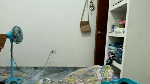 Snapshot of karol_naughty chatting on 02-19-25, 11:06 online show from 02-19-25, 11:06