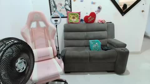 Snapshot of karol_naughty chatting on 03-02-25, 11:18 online show from 03-02-25, 11:18