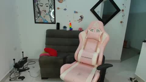 Snapshot of karol_naughty chatting on 03-10-25, 09:21 online show from 03-10-25, 09:21