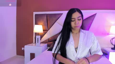 Snapshot of karolandmichel chatting on 12-17-24, 05:58 Karol and Michel online show from 12-17-24, 05:58