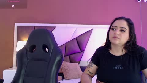 Snapshot of karolandmichel chatting on 12-19-24, 03:41 Karol and Michel online show from 12-19-24, 03:41