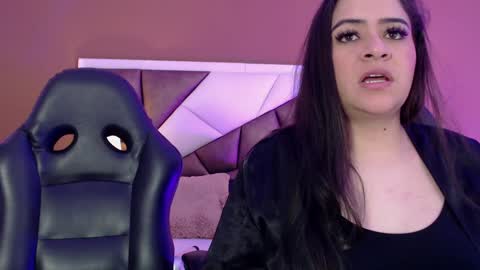 Snapshot of karolandmichel chatting on 12-22-24, 01:11 Karol and Michel online show from 12-22-24, 01:11