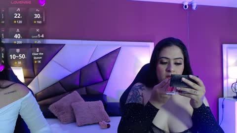 Snapshot of karolandmichel chatting on 01-02-25, 11:41 Karol and Michel online show from 01-02-25, 11:41