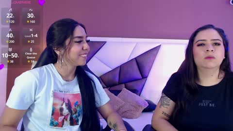 Snapshot of karolandmichel chatting on 01-15-25, 11:43 Karol and Michel online show from 01-15-25, 11:43