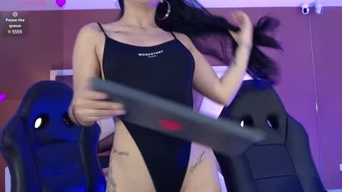 Snapshot of karolandmichel chatting on 01-22-25, 11:34 Karol and Michel online show from 01-22-25, 11:34