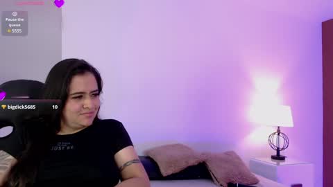 Snapshot of karolandmichel chatting on 01-28-25, 05:56 Karol and Michel online show from 01-28-25, 05:56