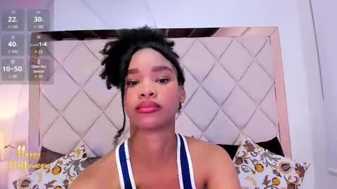 Snapshot of karolebonyy chatting on 10-31-25, 11:44 Karol online show from 10-31-25, 11:44