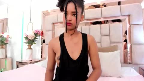 Snapshot of karolebonyy chatting on 11-15-25, 01:18 Karol online show from 11-15-25, 01:18