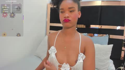 Snapshot of karolebonyy chatting on 11-29-25, 05:54 Karol online show from 11-29-25, 05:54