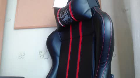 Snapshot of karolhorny96 chatting on 09-25-25, 07:56 Karol online show from 09-25-25, 07:56