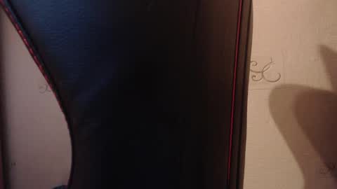 Snapshot of karolhorny96 chatting on 11-15-25, 10:37 Karol online show from 11-15-25, 10:37