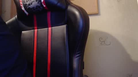 Snapshot of karolhorny96 chatting on 11-25-25, 03:01 Karol online show from 11-25-25, 03:01