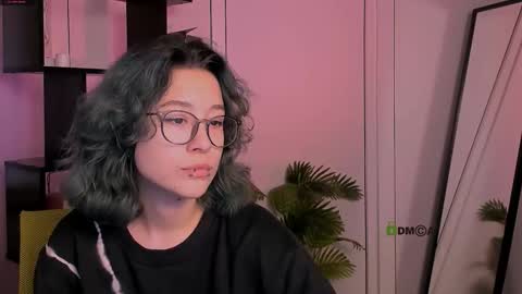 Snapshot of karolina_vendi chatting on 11-04-25, 12:37 karolina_vendi online show from 11-04-25, 12:37