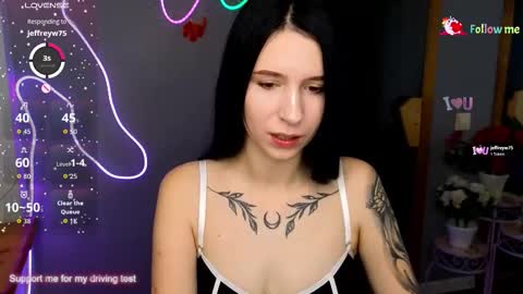 Karolina online show from 11-14-25, 06:56