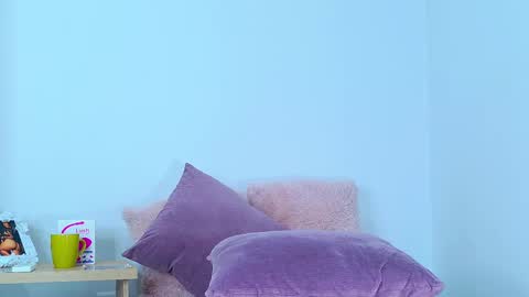 Snapshot of karolinahil chatting on 12-22-24, 09:42 karolinahill online show from 12-22-24, 09:42