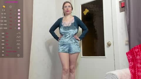 Snapshot of karolinecher chatting on 12-05-24, 10:23 Karoline online show from 12-05-24, 10:23