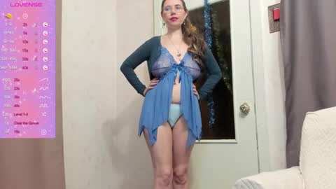 Snapshot of karolinecher chatting on 01-11-25, 01:11 Karoline online show from 01-11-25, 01:11