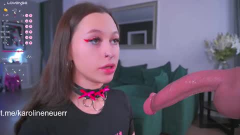 karolineneuer online show from 09-25-25, 04:11