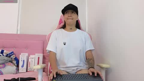 Snapshot of karollhorny chatting on 02-24-25, 07:41 Karol online show from 02-24-25, 07:41