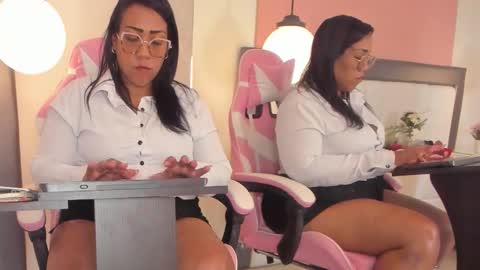 Snapshot of karolwest_ chatting on 12-02-25, 12:21 karolwest_ online show from 12-02-25, 12:21