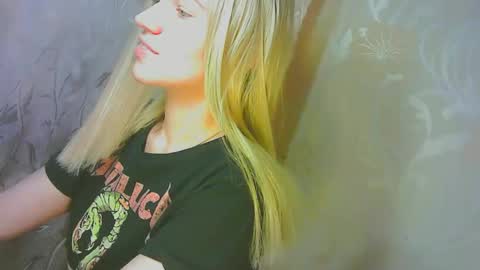 Caroline Fox online show from 09-12-25, 08:14