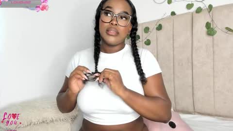 Snapshot of kaseydelvey chatting on 12-16-25, 08:47 online show from 12-16-25, 08:47