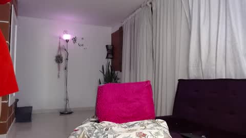 Snapshot of katalina_rosee chatting on 01-19-25, 11:43 K A T A L I N A online show from 01-19-25, 11:43