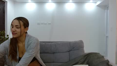 Snapshot of katalina_sexygirl chatting on 01-19-26, 04:05 Katalina online show from 01-19-26, 04:05