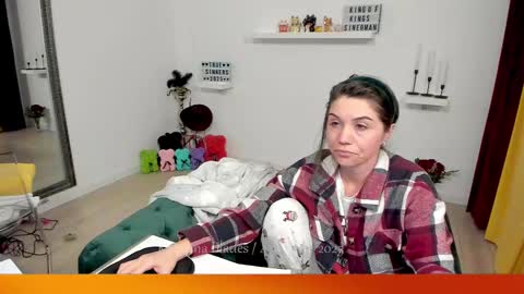    online show from 03-04-25, 04:09