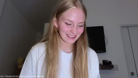 Snapshot of katcontrol chatting on 10-28-25, 05:15 katcontrol online show from 10-28-25, 05:15