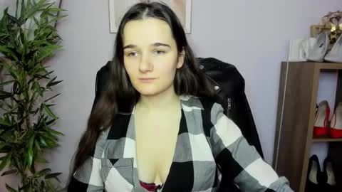 Snapshot of katedesire chatting on 12-22-24, 07:54 Kate online show from 12-22-24, 07:54